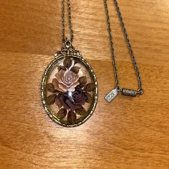 Vintage 1928 rose pendant on a 13” chain - Picture 2 of 5